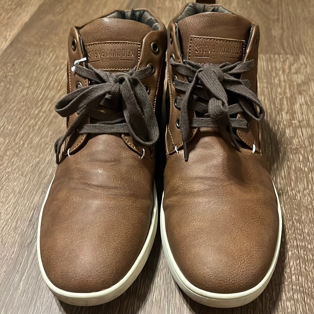 Steve Madden Mens Casual Sneakers-Fit like 9.5!! Read description
